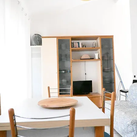 N300 - Numana, Bilocale Con Patio Attrezzato