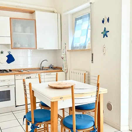 N300 - Numana, Bilocale Con Patio Attrezzato Rom