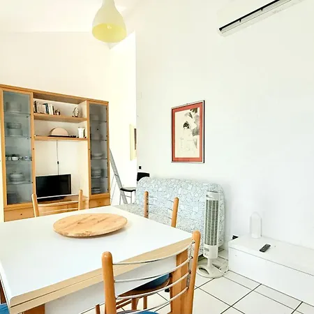 N300 - Numana, Bilocale Con Patio Attrezzato Rom