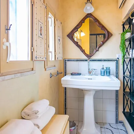 Via Del Corso Charm & View In The Heart Of
