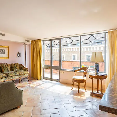 Apartment Via Del Corso Charm & View In The Heart Of *