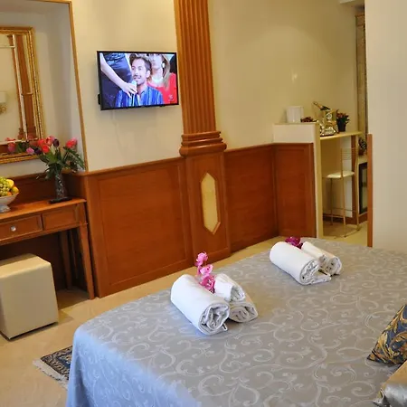 Imperial Crown Apartment *