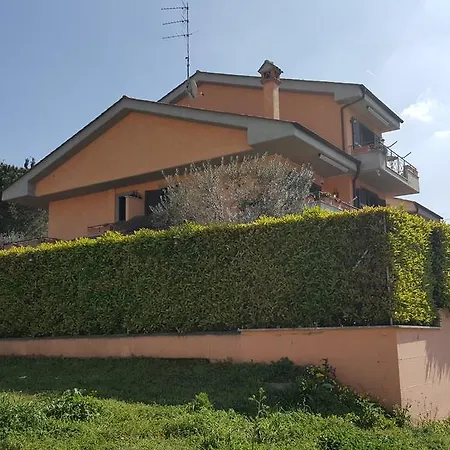 Aurelia Garden Gold Bed & Breakfast