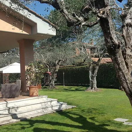 Aurelia Garden Gold Bed & Breakfast 2*