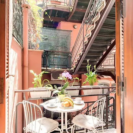 Apartament Elegant Behind The Colosseum Rzym