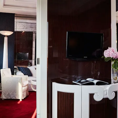 Lord Byron - Small Luxury Of The World Рим