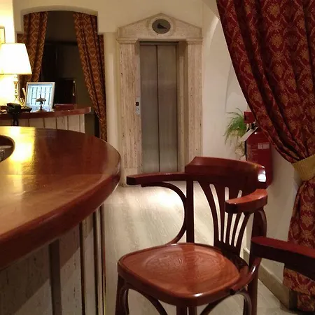 Canova Hotel 3*