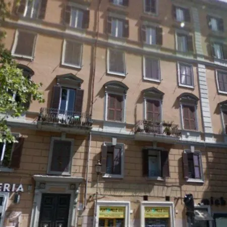 Hotel Versailles *