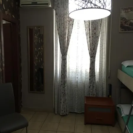 Hostal City *