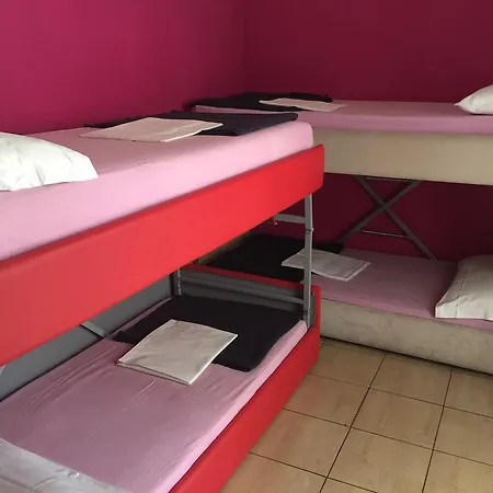 Hostal City *
