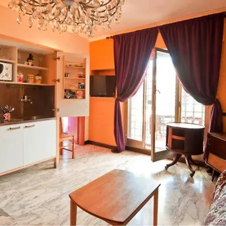 Julia's Domus Apartment *