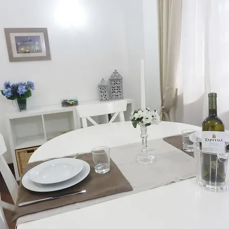 Casa Vacanze Ricordi Romani Apartment *