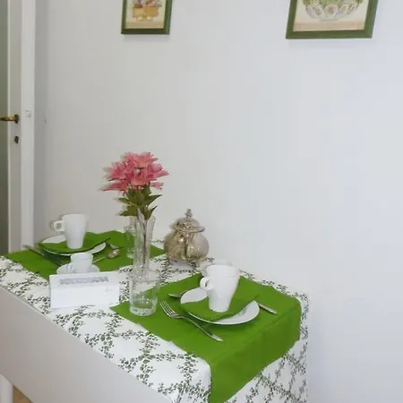 Casa Vacanze Ricordi Romani Apartment
