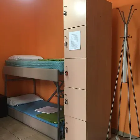 Hostal City *