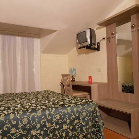 Concorde Hotel 2*