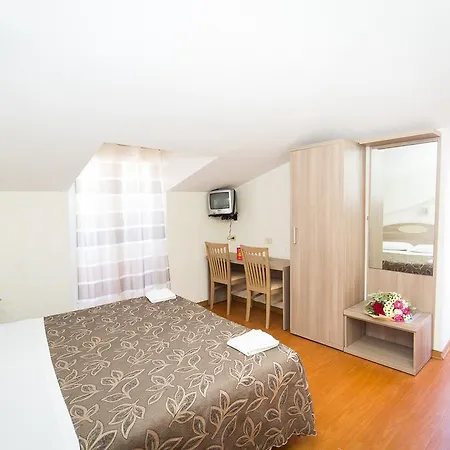 Concorde Hotel 2*
