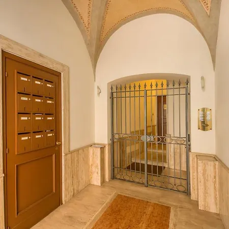 Apartament Elegant Behind The Colosseum *