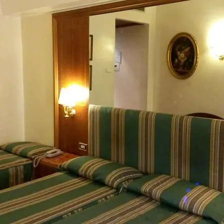 Raeli Archimede Ξενοδοχείο 4*