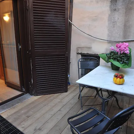 Domus Pellegrino 166 Guest house