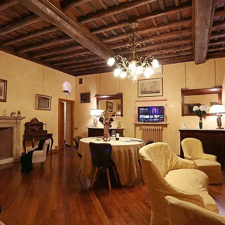 Apartment La Casa Dell'orologio Di Palazzo Berardi