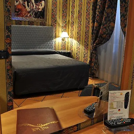 Hotel Lirico 3*