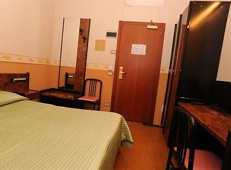 Hotel Capri 2*