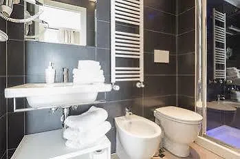 Happy Hotel