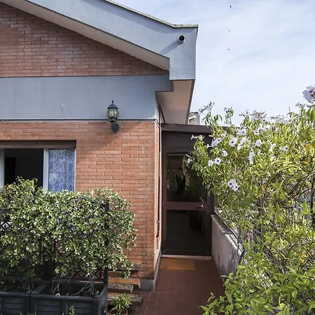 La Voliera Bed and breakfast