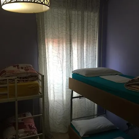 Hostal City *