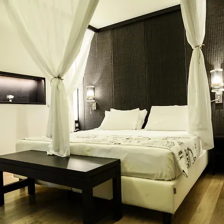 At Forty-one 3* روما