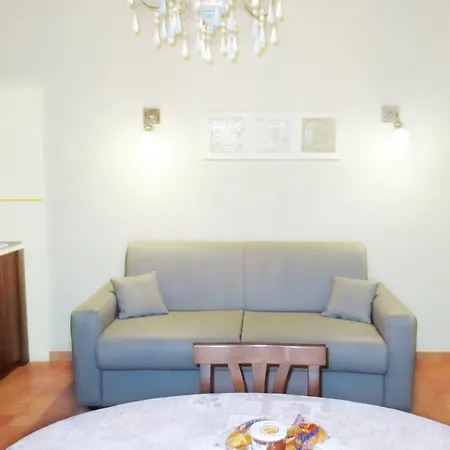 Domizio Apartment *