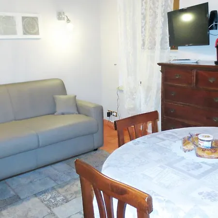 Domizio Apartment *