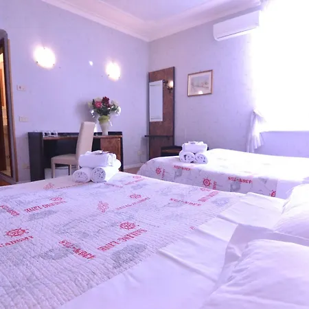 Capri Hotel 2*