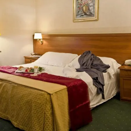 Astoria Garden Hotel 3*