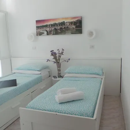 Castelfidardo 2* Řím