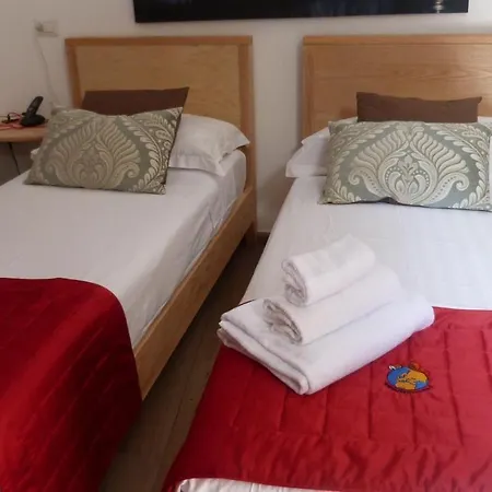 Flatinrome Trastevere Deluxe - Patio Guest house