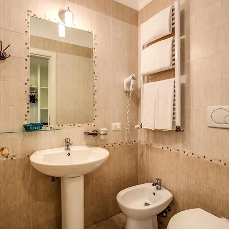 Four Rivers Гостевой дом Рим