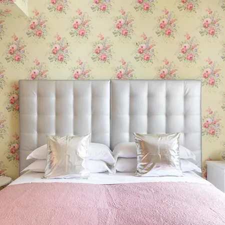 Town House Pensionat 3*