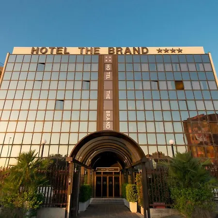 Otel The Brand 4*