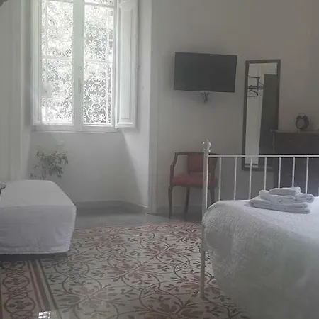 Domus Aurea Bed & Breakfast *
