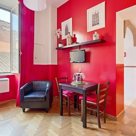 Colosseo Apartment *