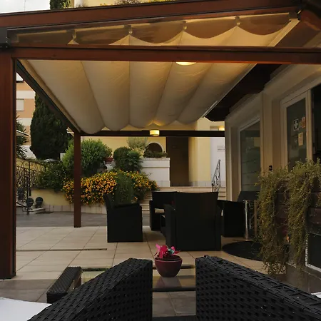 Patrizia Romana Palace Ξενοδοχείο με διαμερίσματα 3*