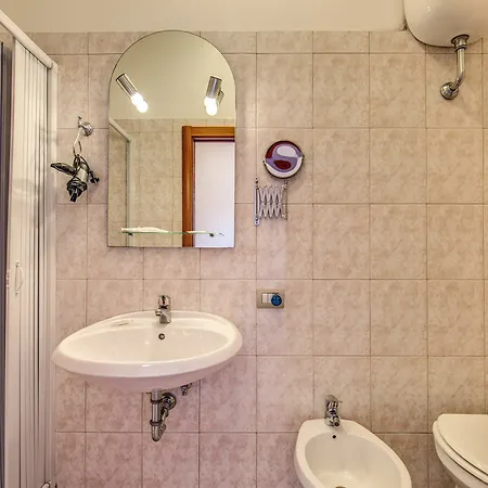 San Lorenzo Notte Bed & Breakfast Rome