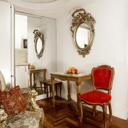 Santa Cecilia In Via Del Corso Daire