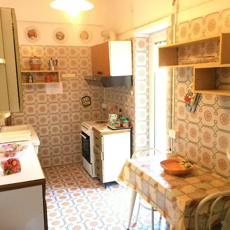 Manuela's Cozy Trastevere Apartment Rome