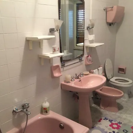 Manuela's Cozy Trastevere Apartment Rome