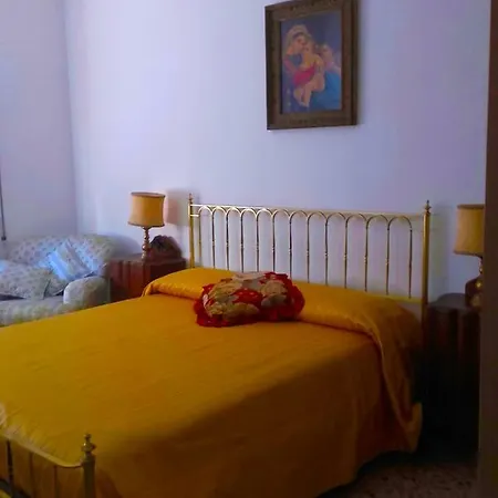 Manuela's Cozy Trastevere Apartment Rome