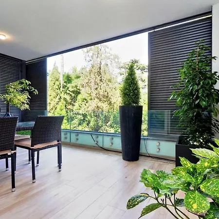 Green Terraced Apartment. 3 Stops From Colosseum Rome