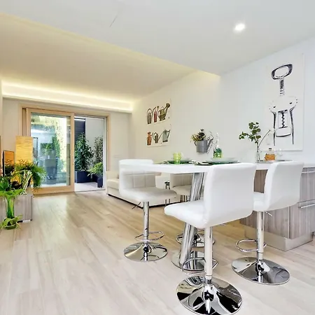 Green Terraced Apartment. 3 Stops From Colosseum Rome