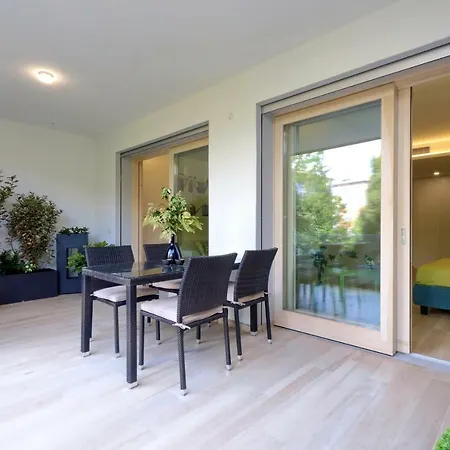 Green Terraced Apartment. 3 Stops From Colosseum